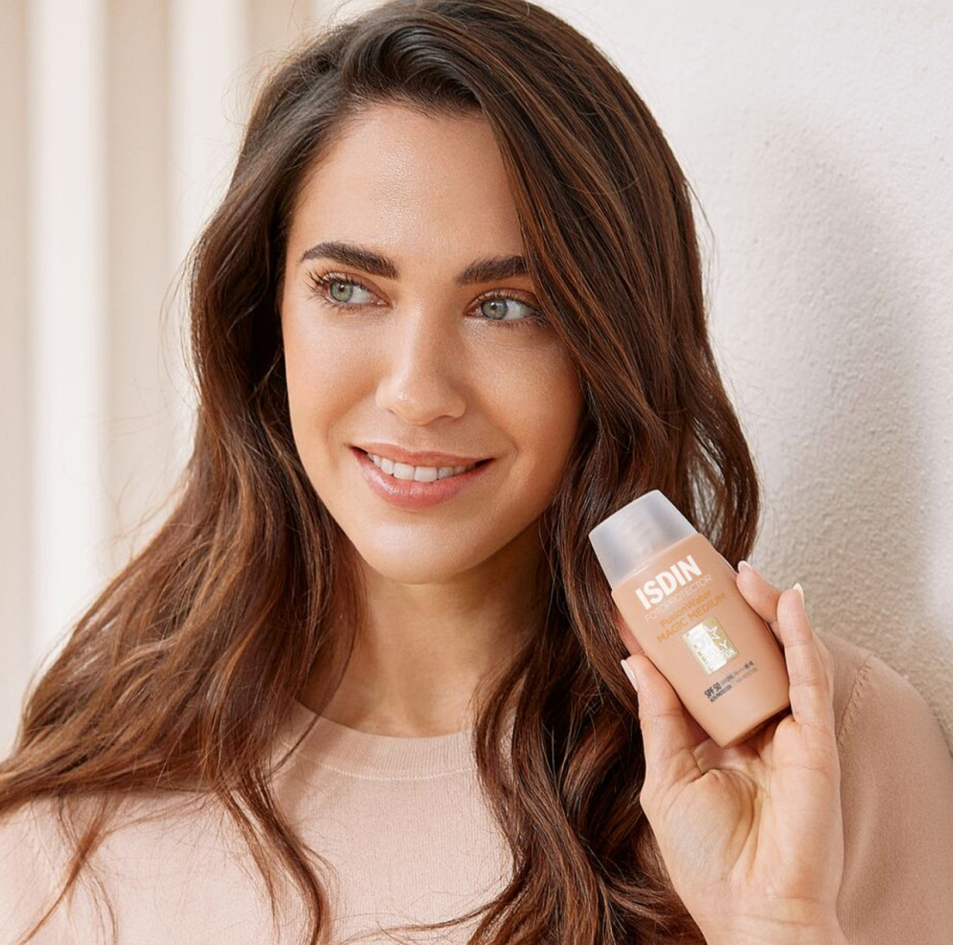 Fusion Water MAGIC Medium SPF 50 ISDIN